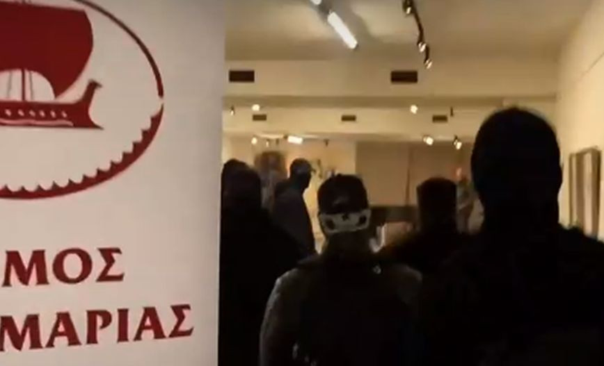 Ταυτοποιήθηκαν πέντε Χρυσαυγίτες για το «ντου» σε έκθεση καλλιτέχνη από τα Σκόπια