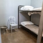 «Το βράδυ δεν μπορώ να κοιμηθώ, έχω εφιάλτες»: 17χρονος περιγράφει στην ΕΡΤ τα βασανιστήρια  που βίωσε σε φυλακή του Βόλου