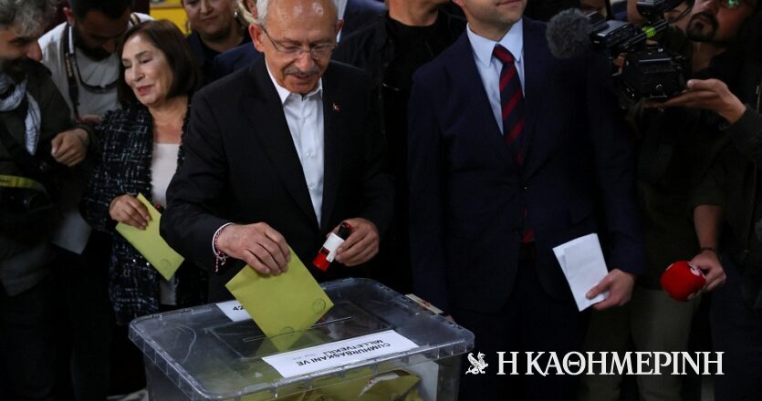 Τουρκικές εκλογές: «Μας έλειψε η δημοκρατία», είπε ψηφίζοντας ο Κιλιτσντάρογλου