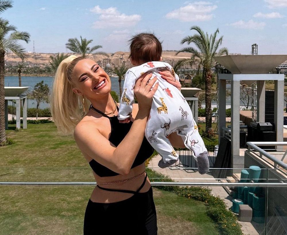 Ιωάννα Τούνη: Με το μωρό της στη Θεσσαλονίκη -«Πολλά νεύρα ο γιος μου» (Βίντεο)