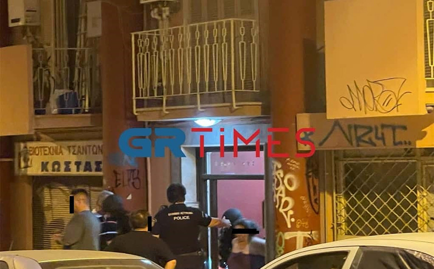 Συνελήφθησαν ο ταμπουρωμένος άνδρας και η γυναίκα που προκάλεσαν συναγερμό στη Θεσσαλονίκη