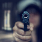 Τρόμος για ανήλικα κορίτσια στα Τρίκαλα – Άνδρας έβγαλε όπλο μπροστά τους