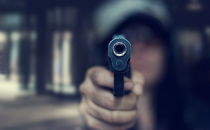 Τρόμος για ανήλικα κορίτσια στα Τρίκαλα – Άνδρας έβγαλε όπλο μπροστά τους