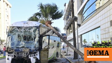 Δείτε βίντεο: Τρεις νεκροί σε δυστύχημα με λεωφορείο που έπεσε σε περαστικούς στην Ισπανία