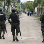 Ελ Σαλβαδόρ: Μαίνεται ο πόλεμος κατά των συμμοριών – Περικυκλωμένες δύο πόλεις από χιλιάδες αστυνομικούς