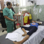 Εφιαλτικό σκηνικό στη Γάζα: Δεκάδες σοροί στο Ινδονησιακό νοσοκομείο- Γιατροί χειρουργούν σε διαδρόμους μετά τον βομβαρδισμό της Τζαμπαλίγια
