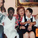 Η γυναίκα που άνοιξε το σπίτι της σε παιδιά ιδρυμάτων και μεγάλωσε 8 παιδιά