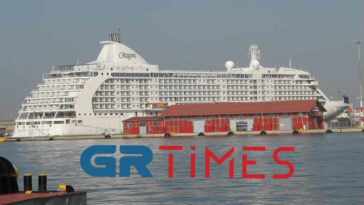 Θεσσαλονίκη: Εντυπωσιάζει το πολυτελές κρουαζιερόπλοιο «Seven Seas Voyager» - Βίντεο και φωτογραφίες