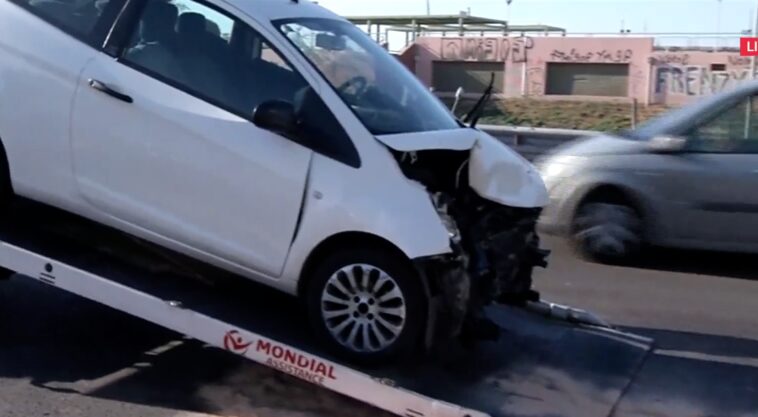 Καραμπόλα τεσσάρων αυτοκινήτων στη Λ. Ποσειδώνος – Δύο τραυματίες