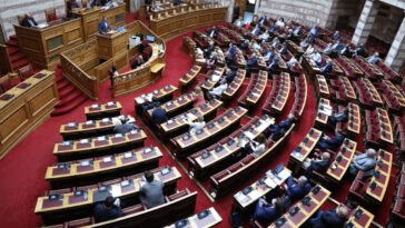 Κατατέθηκε στη Βουλή το νομοσχέδιο για το Δημόσιο - Τι προβλέπει για την επιλογή διοικήσεων και την αξιολόγηση