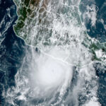 Μεξικό: Ο νέος τυφώνας «Ότις» ενισχύθηκε σε κατηγορία 4 και απειλή το Ακαπούλκο