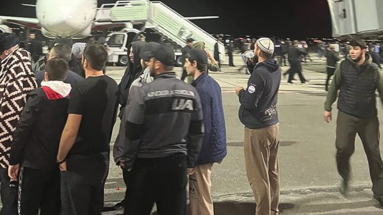 Ρωσία: Άνδρες έκαναν έφοδο σε αεροδρόμιο του Νταγκεστάν ψάχνοντας Ισραηλινούς – 60 συλλήψεις, τι συνέβη