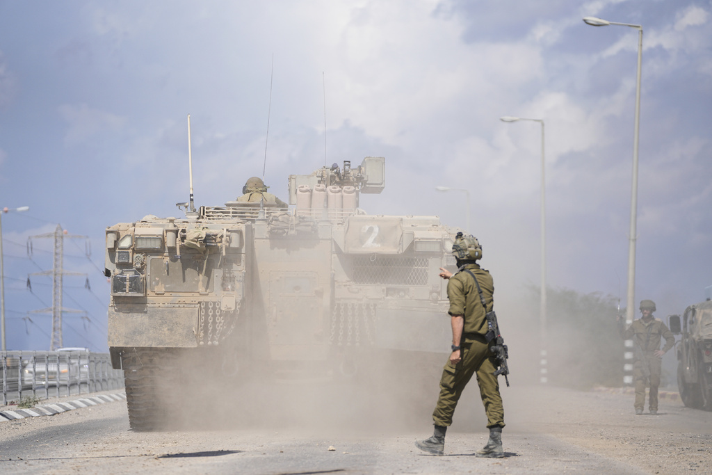 Σε θέσεις μάχης ο ισραηλινός στρατός ενόψει «πολιτικής απόφασης» για τη χερσαία επέμβαση – Έκλεισαν τα σύνορα με Λίβανο
