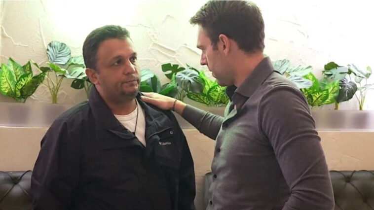 Συνάντηση Κασσελάκη με τον πατέρα του 22χρονου Ντένις Ρούτσι που έχασε τη ζωή του στην τραγωδία των Τεμπών