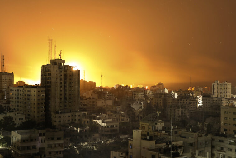 Aδιάκοπες πυραυλικές επιθέσεις στη Γάζα – Το βίντεο των Ισραηλινών για τα τούνελ της Χαμάς κάτω από νοσοκομείο