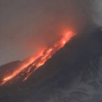 Έκρηξη στο ηφαίστειο Καμτσάτκα - Εκτοξεύει στάχτες έως και 10 χλμ πάνω από την επιφάνεια της θάλασσα