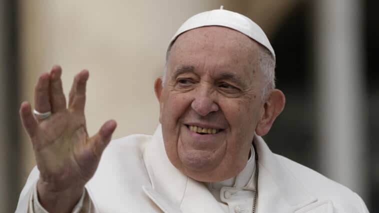 Βατικανό: «Άνοιγμα» στα διεμφυλικά άτομα έκανε ο πάπας Φραγκίσκος και υπέρ των δικαιωμάτων των παιδιών ομόφυλων ζευγαριών