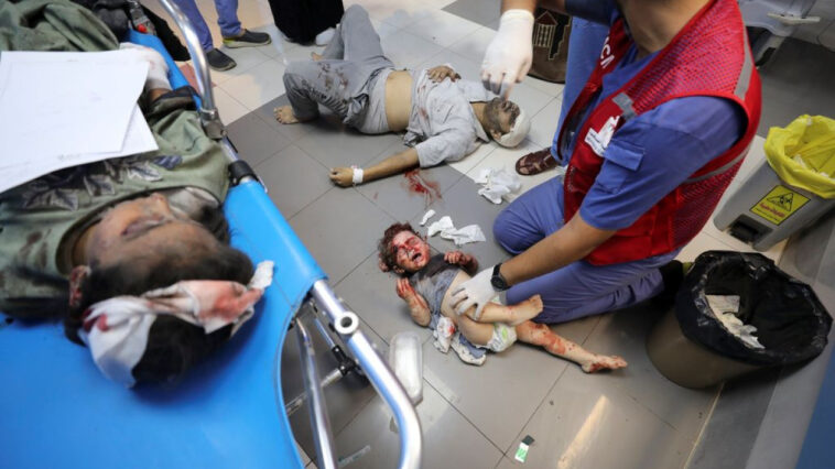 Γάζα: Ισοπεδώθηκε από βομβαρδισμό η καρδιολογική κλινική του αλ Σίφα – Δεκάδες πτώματα γύρω από το νοσοκομείο