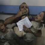 Γάζα: Νέο ισραηλινό πλήγμα σε σχολείο του ΟΗΕ, 27 νεκροί και 93 τραυματίες – Παρασκευή στις 07:00 η κατάπαυση πυρός