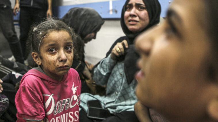 Γάζα: Τελεσίγραφο «μίας ώρας» από τον ισραηλινό στρατό για εκκένωση του νοσοκομείου αλ Σίφα - Εκατοντάδες απομακρύνονται πεζή