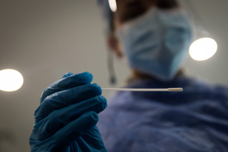 Κορονοϊός: 45 οι νέοι θάνατοι και 50 οι διασωληνωμένοι την τελευταία εβδομάδα – 1 νεκρός από γρίπη