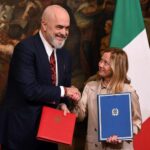 Μεταναστευτικό: Η Ιταλία θα χτίσει και θα διαχειριστεί στην Αλβανία δύο δομές για διασωθέντες στη θάλασσα