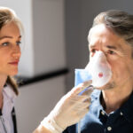 Πνεύμονες: Η νόσος που κόβει την ανάσα – Τα ανησυχητικά συμπτώματα και ο ρόλος της πρόληψης