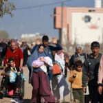 Πόλεμος Ισραήλ – Χαμάς: Χιλιάδες άμαχοι αναζητούν ασφαλές καταφύγιο – Συνωστίζονται στα σύνορα με την Αίγυπτο