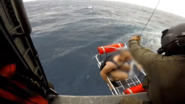 Συγκλονιστικό βίντεο: H στιγμή της διάσωσης του ναυτικού από το ναυάγιο στη Λέσβο