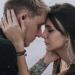 Τι είναι τα «λευκά ψέματα» που θα σώσουν τη σχέση σου;