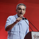 Το «καμπανάκι» αποχώρησης Τσακαλώτου και το «κοινοβουλευτικό φλερτ» Κασσελάκη - Ανδρουλάκη