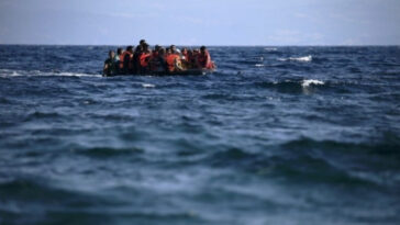 Το πλοίο-ασθενοφόρο Ocean Viking διέσωσε 128 ανθρώπους στη Μεσόγειο
