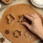 Φτιάξτε χριστουγεννιάτικα μπισκότα χωρίς κουπάτ