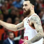 EuroLeague: Τρίτος κορυφαίος σκόρερ ο Μάικ Τζέιμς, «απειλεί» Ντε Κολό και Σπανούλη