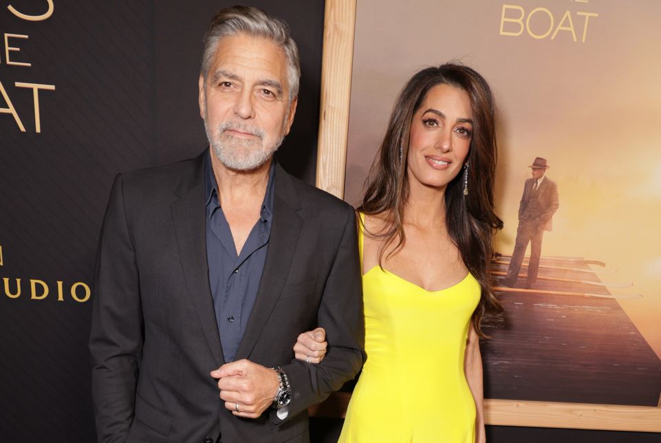 H Amal Clooney φόρεσε το χρώμα που της ταιριάζει καλύτερα από όλα