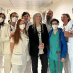 Patti Smith: Εξιτήριο για την τραγουδίστρια – Φωτογραφήθηκε με τους γιατρούς