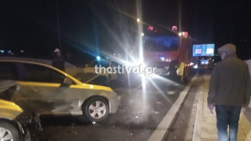 Αυτοκίνητο έπεσε στις μπάρες στην Εθνική Σερρών - Θεσσαλονίκης: Η Πυροσβεστική απεγκλώβισε τη συνοδηγό