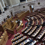 Βουλή: Ψηφίστηκαν νομοσχέδιο για το Ελληνικό Κτηματολόγιο και τροπολογία για το «Καλάθι του Άη Βασίλη»