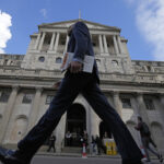 Βρετανία: Σταθερό στο 5,25% το επιτόκιο της Τράπεζας της Αγγλίας
