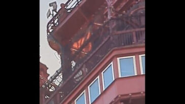 Βρετανία: Φωτιά στον εμβληματικό πύργο Blackpool - Δείτε βίντεο