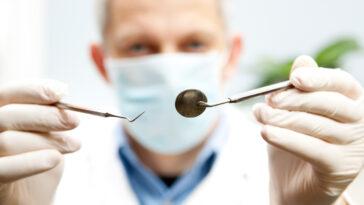 Γαλλία: Οδοντίατρος δεν αποστείρωνε τα εργαλεία του – 1000 πελάτες «τρέχουν» για τεστ ηπατίτιδας και AIDS