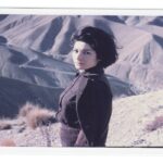 «Γυμνή σαν μαχαίρι» – Μια γνωριμία με την πολύτιμη ποιητική παράδοση των γυναικείων φωνών του Ιράν