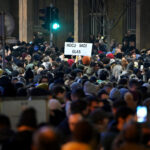 Διαδηλωτές στο Βελιγράδι ζητούν την επανάληψη των εκλογών στην πρωτεύουσα – Απεργία πείνας δύο ηγετών της αντιπολίτευσης