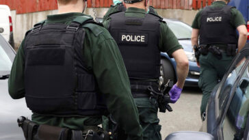 Εκτός κινδύνου η 29χρονη στην Ουαλία - Αναζητείται ο δράστης της επίθεσης με μαχαίρι