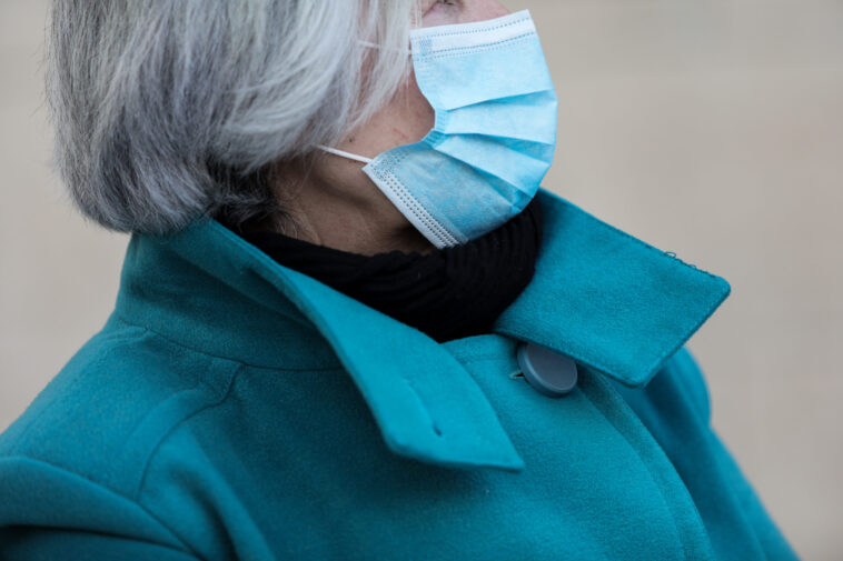 Επιτροπή Λοιμώξεων: Συστάσεις για εμβολιασμό και χρήση μάσκας σε νοσοκομεία και γηροκομεία