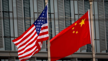 Η Κίνα κατηγορεί τις ΗΠΑ πως «αναζωπυρώνουν εσκεμμένα» τις εντάσεις στη Νότια Σινική Θάλασσα