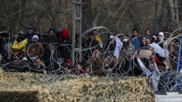 Θεσσαλονίκη: Συνελήφθησαν τέσσερις διακινητές που προωθούσαν στο εσωτερικό της χώρας 69 μετανάστες
