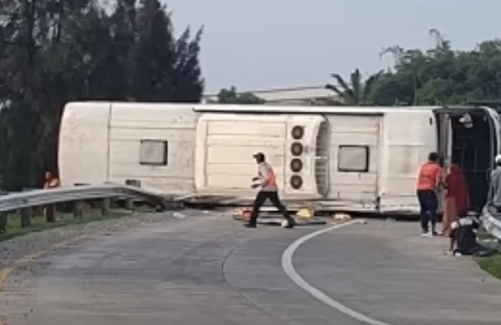 Ινδονησία: 12 νεκροί και επτά τραυματίες από την ανατροπή λεωφορείου στη Δυτική Ιάβα