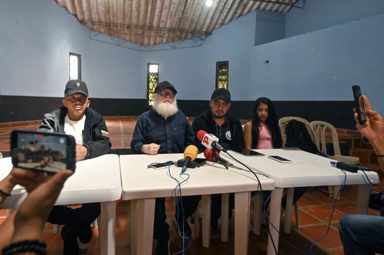 Κολομβία: Δέσμευση εγκατάλειψης της πρακτικής των απαγωγών από την ισχυρότερη οργάνωση διαφωνούντων ανταρτών