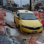 Λεωφόρος Αλεξάνδρας: Υποχώρησε το οδόστρωμα και «κατάπιε» ταξί